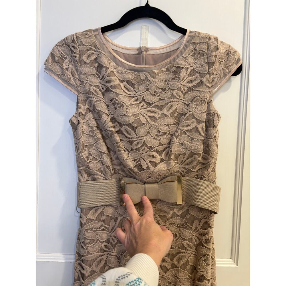 Joseph Ribkoff Taupe Floral Lace Champaign Cocktail Dress Bow Belt Size 4 - Picture 3 of 4